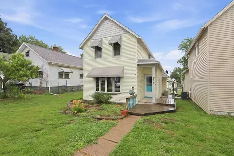 717 N Howell St, Davenport, IA 52802