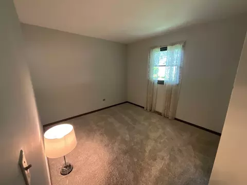 Bedroom - 69 Devonshire Cir, Elgin, IL 60123 photo 3 of 6