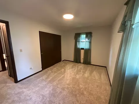 Bedroom - 69 Devonshire Cir, Elgin, IL 60123 photo 2 of 6