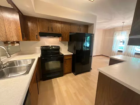 Kitchen - 69 Devonshire Cir, Elgin, IL 60123 photo 1 of 2