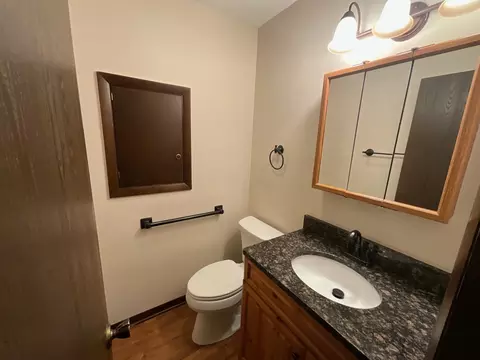 Bath - 69 Devonshire Cir, Elgin, IL 60123 photo 1 of 2