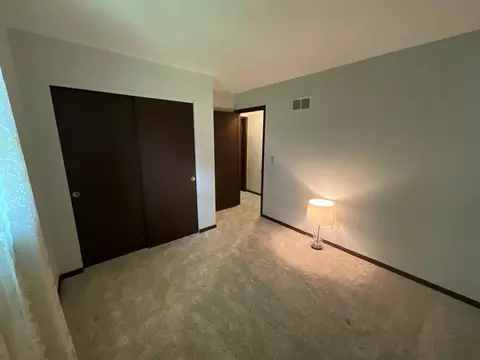 Bedroom - 69 Devonshire Cir, Elgin, IL 60123 photo 4 of 6