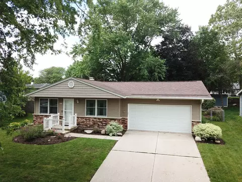 69 Devonshire Cir, Elgin, IL 60123
