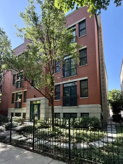917 W Lakeside Pl #2E, Chicago, IL 60640
