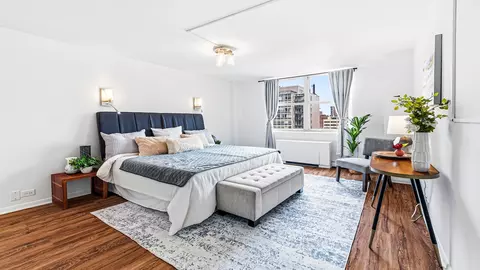 Bedroom - 40 E Cedar St #18A, Chicago, IL 60611 photo 1 of 2