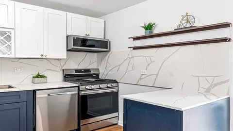 Kitchen - 40 E Cedar St #18A, Chicago, IL 60611 photo 2 of 4
