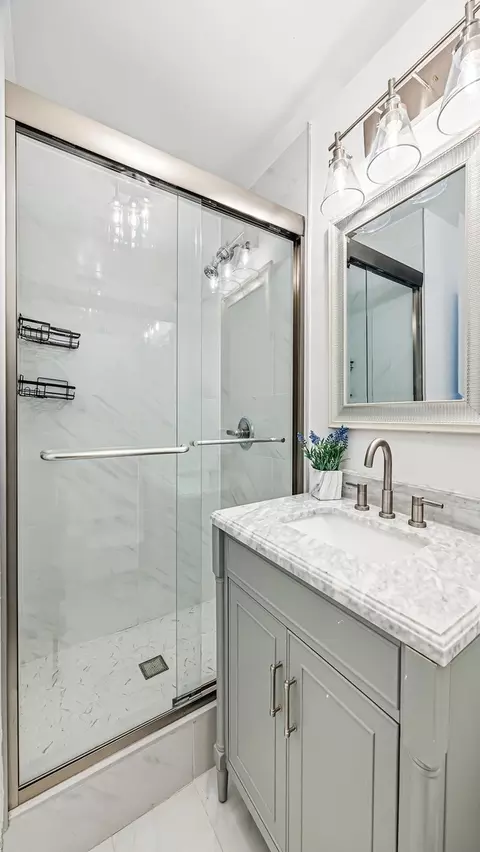 Bath - 40 E Cedar St #18A, Chicago, IL 60611 photo 2 of 3
