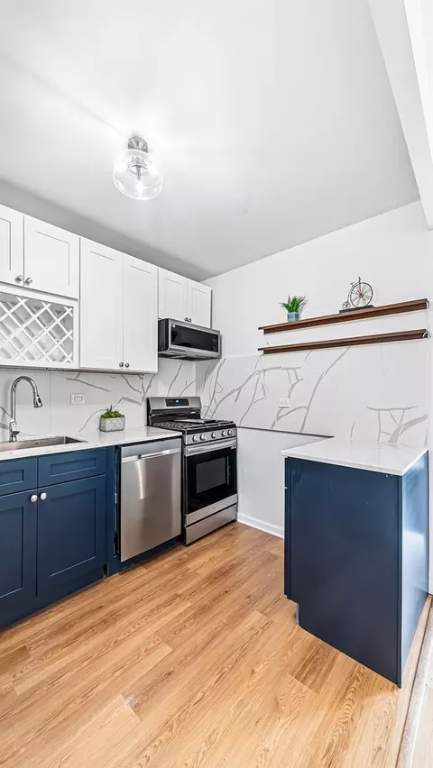 Kitchen - 40 E Cedar St #18A, Chicago, IL 60611 photo 4 of 4