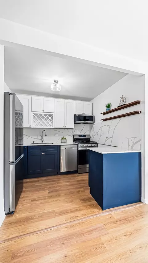 Kitchen - 40 E Cedar St #18A, Chicago, IL 60611 photo 1 of 4