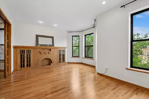 Living - 6137 S Kimbark Ave #3, Chicago, IL 60637 photo 1 of 6