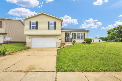 3434 Monarch Dr, Decatur, IL 62526