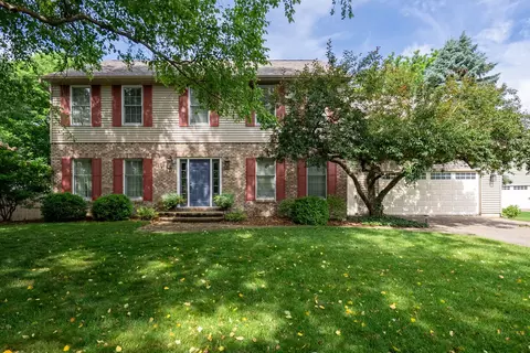 1926 Ashford Rd, Bettendorf, IA 52722