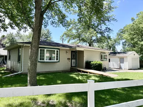 4 Geneske Ct, Streator, IL 61364