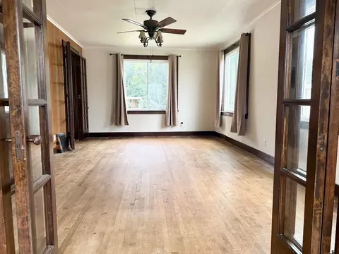 Living - 1515 7th St, Peru, IL 61354 photo 2 of 4