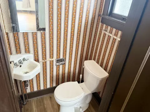 Bath - 1515 7th St, Peru, IL 61354 photo 2 of 3