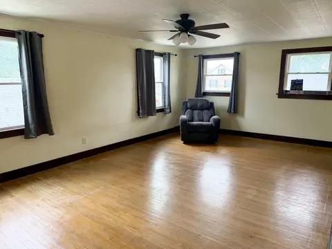 Living - 1515 7th St, Peru, IL 61354 photo 4 of 4