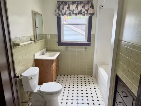 Bath - 1515 7th St, Peru, IL 61354 photo 1 of 3