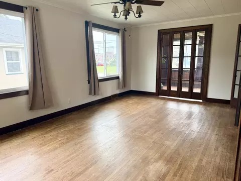Living - 1515 7th St, Peru, IL 61354 photo 1 of 4