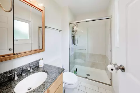 Bath - 3505 Winston Dr, Hoffman Estates, IL 60192 photo 2 of 3