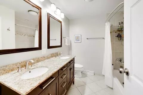 Bath - 3505 Winston Dr, Hoffman Estates, IL 60192 photo 3 of 3
