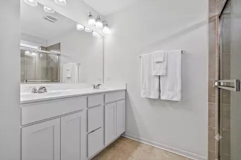 Bath - 81 Timber Wolf Dr, Wheeling, IL 60090 photo 1 of 2