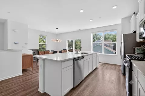 Kitchen - 81 Timber Wolf Dr, Wheeling, IL 60090 photo 3 of 3
