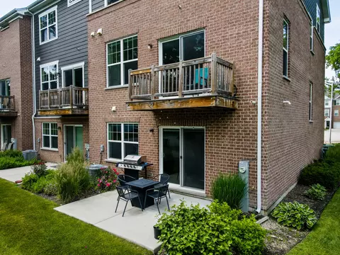 Exterior - 81 Timber Wolf Dr, Wheeling, IL 60090 photo 2 of 2