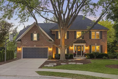 126 Stableford Dr, Glen Ellyn, IL 60137