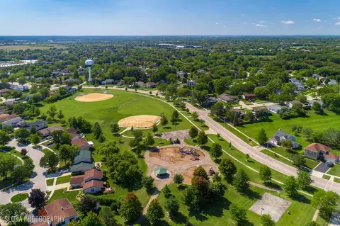 View/Area - 4491 Thornbark Dr, Hoffman Estates, IL 60192 photo 3 of 8