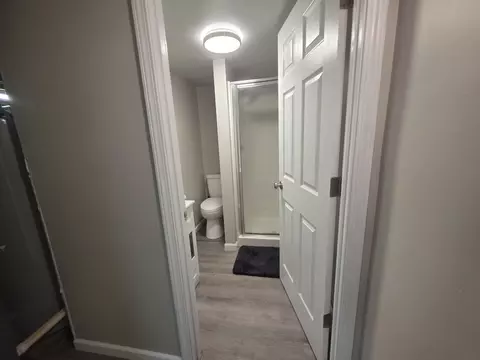 Bath - 1919 Fairfield Dr, Springfield, IL 62702 photo 2 of 2