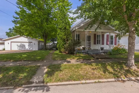 1109 S Oak St, Bloomington, IL 61701
