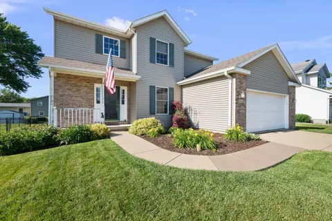 204 W Pinehurst Dr, Eldridge, IA 52748