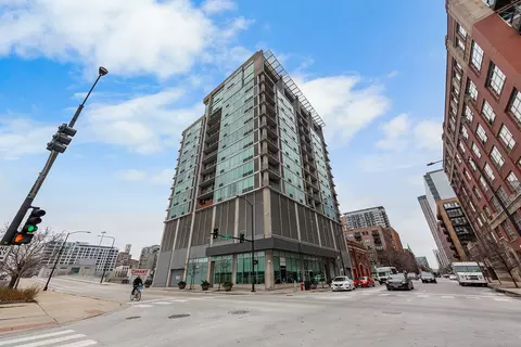 700 W Van Buren St #709, Chicago, IL 60607