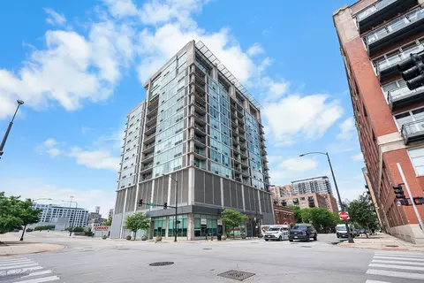 700 W Van Buren St #709, Chicago, IL 60607