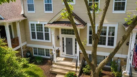 1615 Fox Run Dr, Arlington Heights, IL 60004