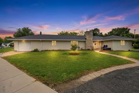 211 W Willow St, Fairbury, IL 61739
