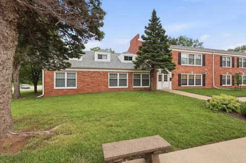 3215 E Locust St #B2-76, Davenport, IA 52803
