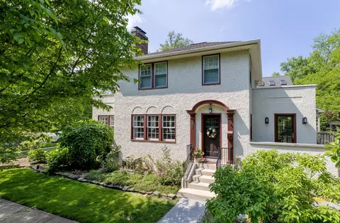 3055 Park Pl, Evanston, IL 60201