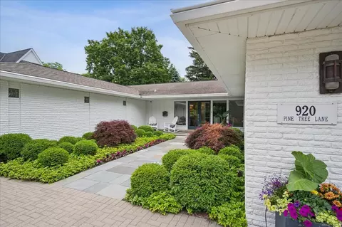 Exterior - 920 Pine Tree Ln, Winnetka, IL 60093 photo 3 of 14
