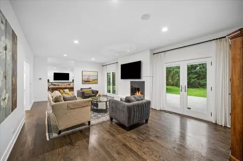 Living - 920 Pine Tree Ln, Winnetka, IL 60093 photo 6 of 8