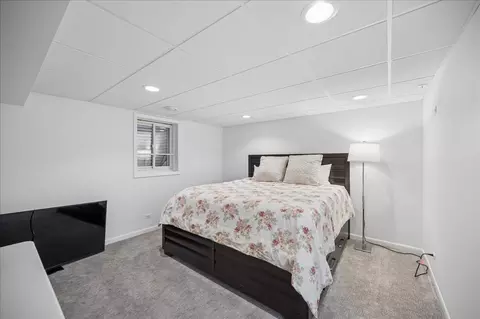 Bedroom - 920 Pine Tree Ln, Winnetka, IL 60093 photo 6 of 6