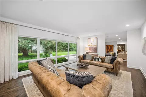 Living - 920 Pine Tree Ln, Winnetka, IL 60093 photo 3 of 8