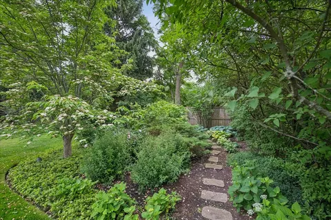 Exterior - 920 Pine Tree Ln, Winnetka, IL 60093 photo 7 of 14