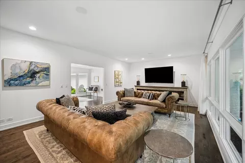 Living - 920 Pine Tree Ln, Winnetka, IL 60093 photo 4 of 8