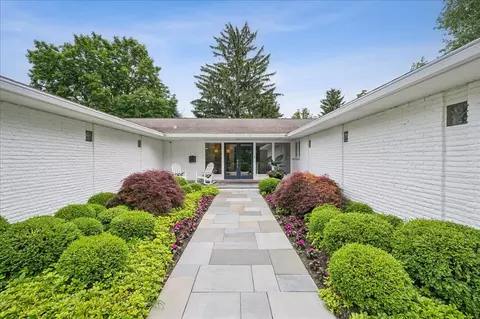 Exterior - 920 Pine Tree Ln, Winnetka, IL 60093 photo 14 of 14