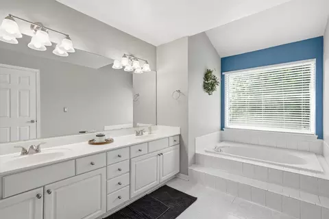 Bath - 7419 Atkinson Cir, Plainfield, IL 60586 photo 2 of 4