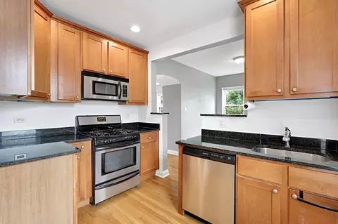Kitchen - 58 Forest Ave #2S, Riverside, IL 60546 photo 2 of 2