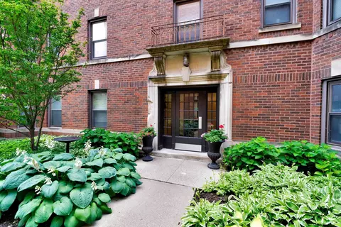 Exterior - 58 Forest Ave #2S, Riverside, IL 60546 photo 1 of 6