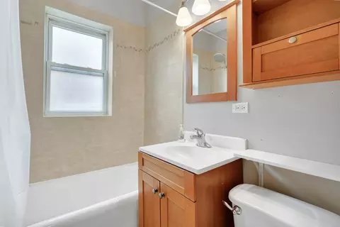 Bath - 58 Forest Ave #2S, Riverside, IL 60546 photo 1 of 1
