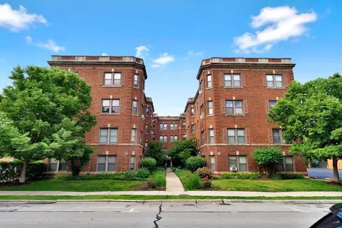 58 Forest Ave #2S, Riverside, IL 60546